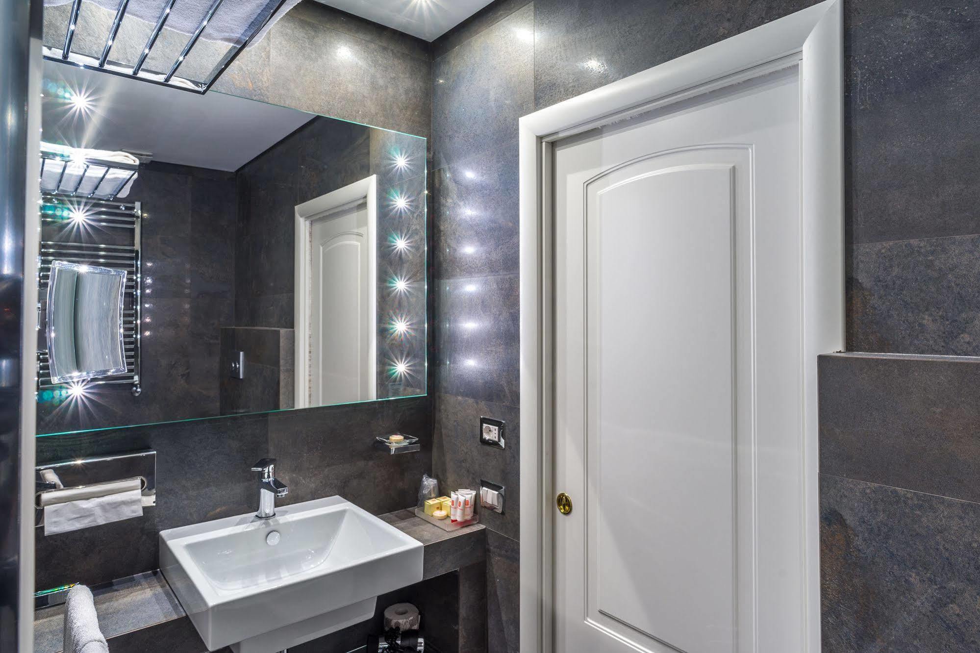 Les Diamants Spanish Steps Suite Rome Exterior photo
